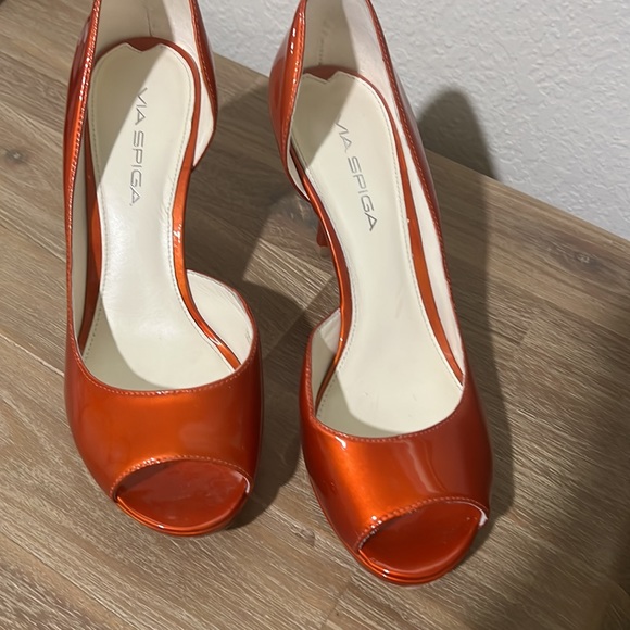 VA SPIGA pumps, gently used, 2 in hills, orange patent leather, design in Italy - Picture 3 of 8